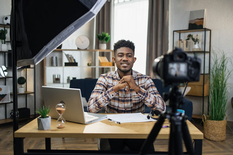 Profesional que se ha convertido en influencer en su sector